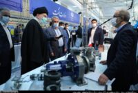 بازدید رهبر معظم انقلاب اسلامی از غرفه وزارت صنعت معدن و تجارت در نمایشگاه توانمندی های صنعتی