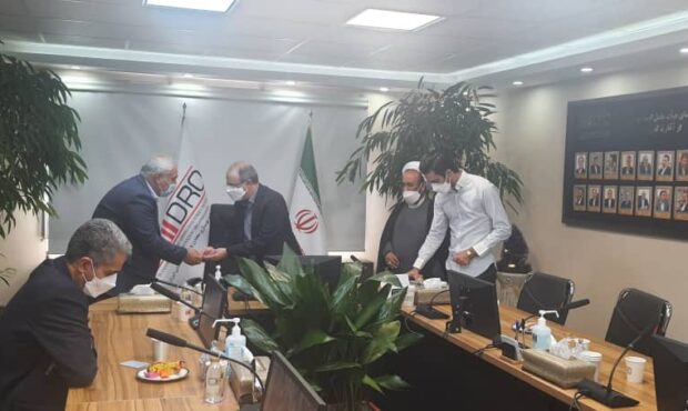 نشست صمیمانه جعفری با ایثارگران ایمیدرو نشست صمیمانه جعفری با ایثارگران ایمیدرو