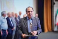 تندیس مرد سال فولاد ایران به محمود لندی رسید