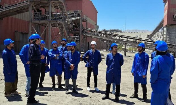 بازدید علمی جمعی ازدانشجویان مهندسی معدن از چادرملو بازدید علمی جمعی ازدانشجویان مهندسی معدن از چادرملو