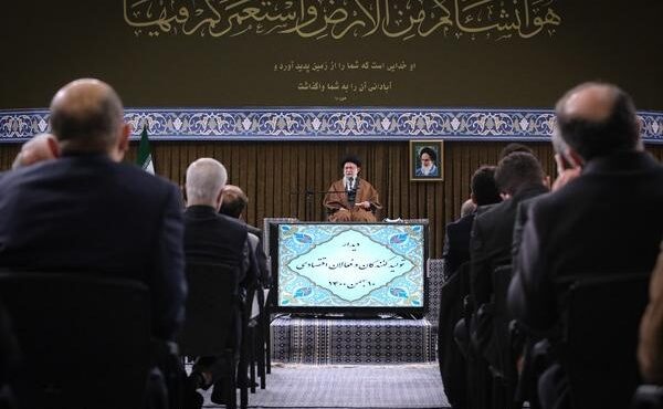 کارآفرینان و کارگران در جنگ اقتصادی و فشار بر مردم ایران، دشمن را شکست دادند