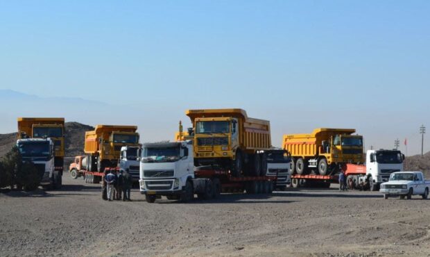 ورود 5 دستگاه بیل مکانیکی و 40 دستگاه کامیون تراک به مجتمع سنگان ورود 5 دستگاه بیل مکانیکی و 40 دستگاه کامیون تراک به مجتمع سنگان