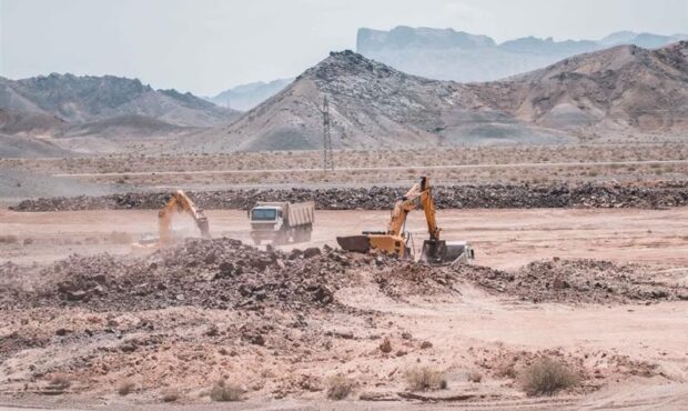 آغاز حمل سنگ آهن استخراجی از انومالی ۸ به چغارت آغاز حمل سنگ آهن استخراجی از انومالی ۸ به چغارت