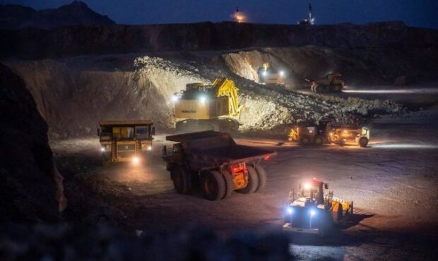 استخراج بیش از ۲۳.۶ میلیون تن سنگ آهن در سنگان تا پایان بهمن ماه استخراج بیش از ۲۳.۶ میلیون تن سنگ آهن در سنگان تا پایان بهمن ماه