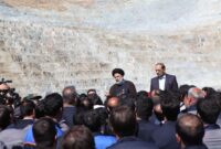 رونق تولید به دستان توانای شما کارگران بستگی دارد