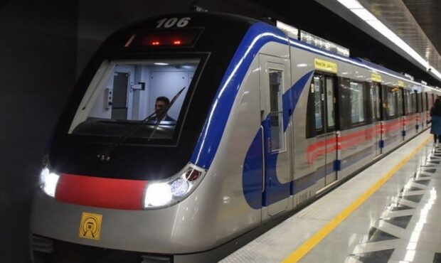 تمهیدات وزارت صمت برای توزیع ماسک در مترو تمهیدات وزارت صمت برای توزیع ماسک در مترو