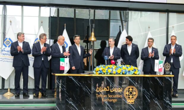 مراسم نمادینِ نواختنِ زنگ آغاز معاملاتِ بورس تهران توسط مدیرعامل تاپیکو /تصاویر