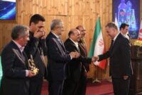کسب تندیس زرین شانزدهمین اجلاس سراسری رضایت مندی مشتری توسط هلدینگ سرمایه‌گذاری صنایع شیمیایی ایران